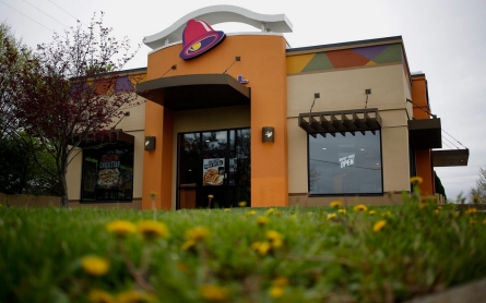 Taco Bell, Pizza Hut to ditch artificial colors, flavors
