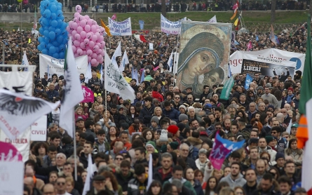 Italians rally against rights for gay couples 