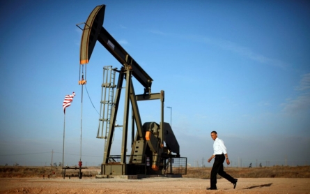 Obama to seek new tax on oil in budget proposal