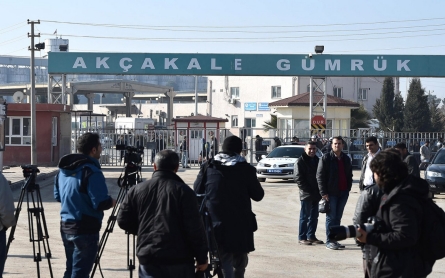 Turkey should let Syrian activists cross the border