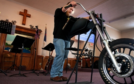 Outlaw bikers rev up for God