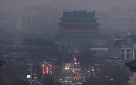 Beijing issues second smog red alert 
