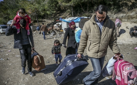 Refugees pouring into Greece and Italy surpass last year's numbers