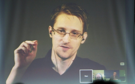 Snowden: Hillary Clinton's use of private email server a ‘problem’