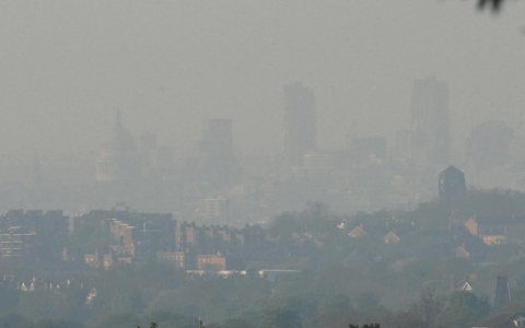 Photo of air pollution hangs over the London skyline. A recent study indicates that air pollution in Europe is linked to low birth weight.