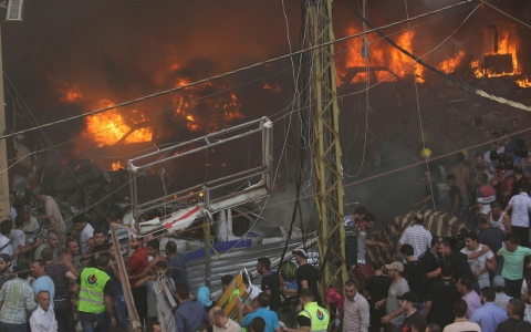 Cars burn at the site of an explosion in Beirut's southern suburbs August 15, 2013