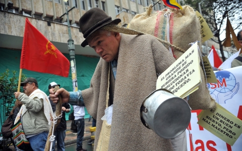 Thumbnail image for Tens of thousands march in Bogota in support of farmers' strike