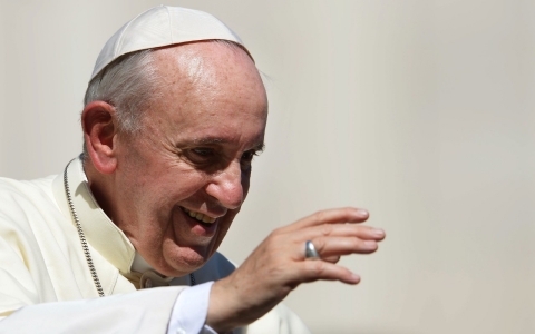 Pope Francis waves to pilgrims at th end of his weekly open-air general audience on September 4, 2013 in St.Peters square at the Vatican.