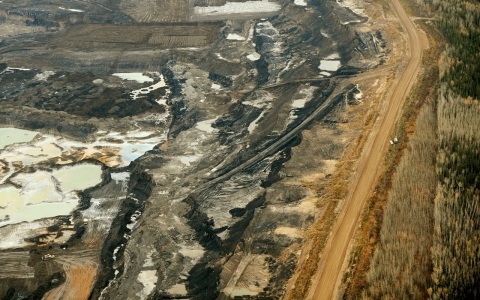 Thumbnail image for Report finds doctors reluctant to link oil sands with health issues