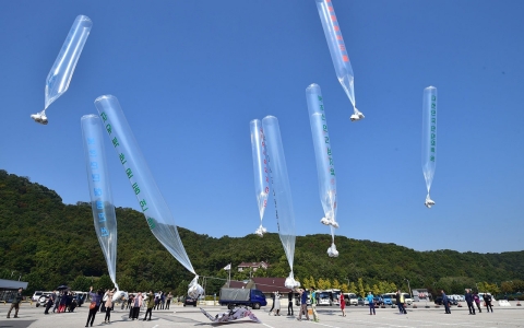 Thumbnail image for North and South Korea trade gunfire over leaflet-carrying balloons 