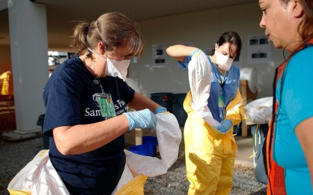 Nurses allege sloppy Ebola protocols at Texas hospital