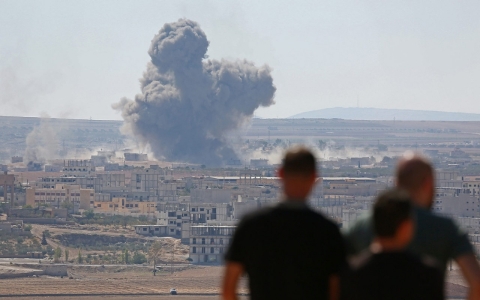 Thumbnail image for ISIL pushes into Kobane, sending Syrian Kurds fleeing for safety