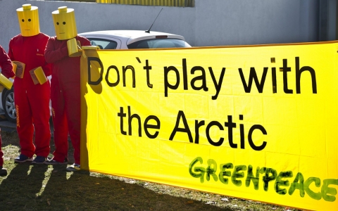 Thumbnail image for Lego dumps Shell after Greenpeace campaign