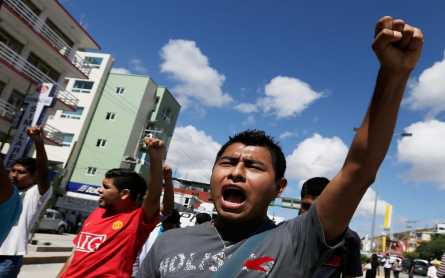 Police officer fires on Mexico City students, inflaming tensions