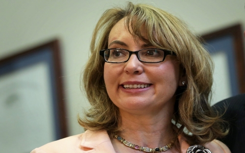 Thumbnail image for Giffords urges women to back tougher gun laws