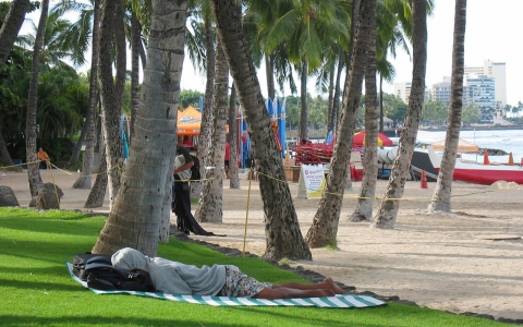 Thumbnail image for Hawaii: Blue skies, sandy beaches and a rising tide of homelessness