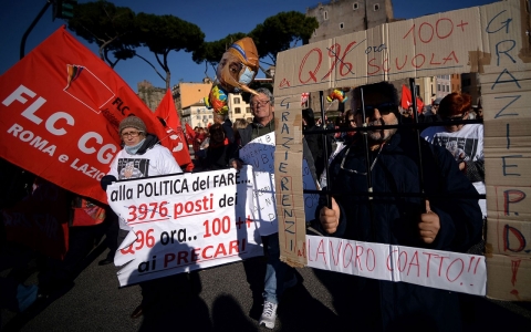 Thumbnail image for Italian workers stage general strike over jobs reforms