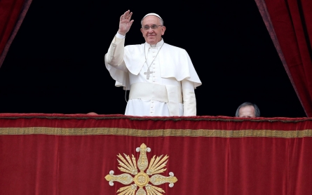 Pope Francis focuses Christmas speech on ISIL, suffering children