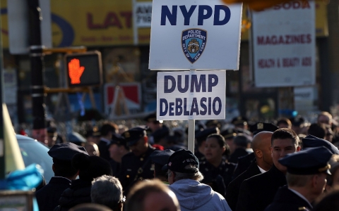 Thumbnail image for Police turn their backs on mayor at slain officer’s funeral