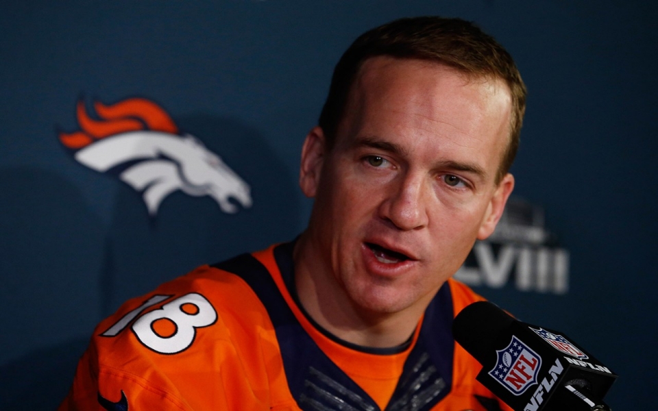 Peyton Manning adjusting to new offense in Denver