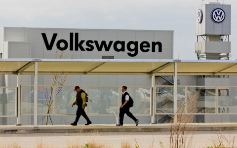 Thumbnail image for Auto workers union seeks to gain influence in South through Volkswagen