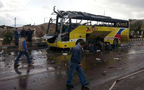 Thumbnail image for Bomb on Egypt tourist bus kills 4