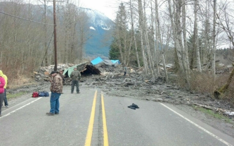 Thumbnail image for Sheriff: 3 killed in big Washington state mudslide