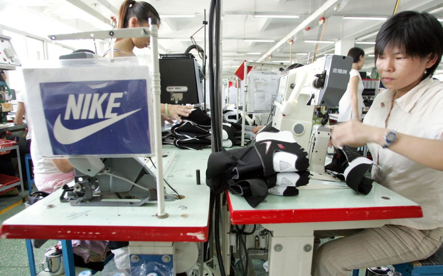 China shoe factory workers refuse to 