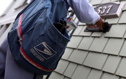 Thumbnail image for U.S. postal workers protest step toward ‘privatization’