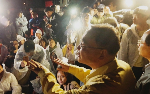Thumbnail image for South Korean prime minister resigns over Sewol ferry disaster