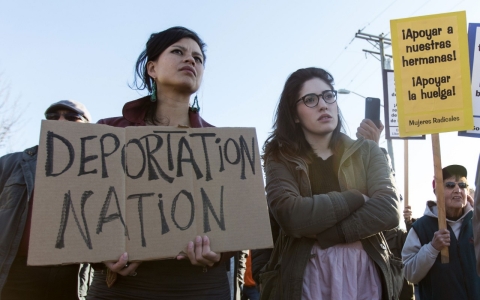 Thumbnail image for Obama faces immigration protests in 40 U.S. cities