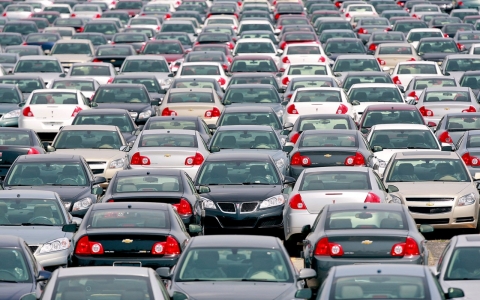 Thumbnail image for GM recalls 2.7 million cars for tail light, brake problems