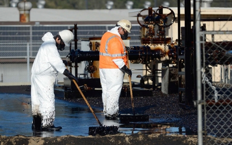 Thumbnail image for Toxic fumes, health concerns remain after LA pipeline rupture