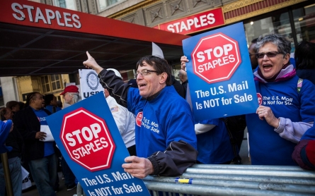 Postal workers resist privatization plans