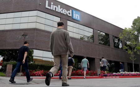 NSA contractors use LinkedIn profiles to cash in on national security