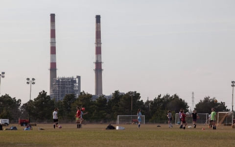 Thumbnail image for Study: Pollution laws reduce deaths from lung illness  