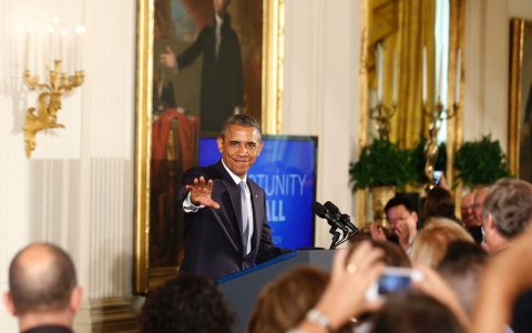 Thumbnail image for Obama signs edict banning discrimination against federal LGBT employees