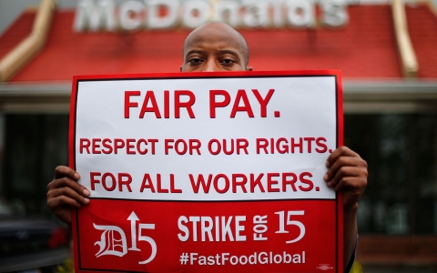 Thumbnail image for Fast food workers gather in Chicago, prepare to escalate wage demands