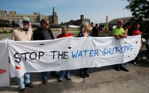 Thumbnail image for West Virginians drive water to thirsty Detroit to ease shutoff pain