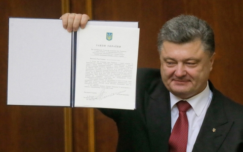 Thumbnail image for Ukraine president signs long-awaited EU trade agreement