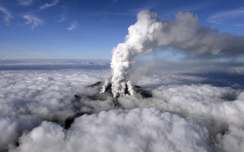 Thumbnail image for Volcano erupts in Japan, 7 missing, 40 injured