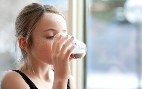 Thumbnail image for Girls who drink more sugary sodas start periods earlier, study shows