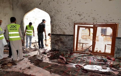 Thumbnail image for Bomb blast kills dozens at Pakistan mosque