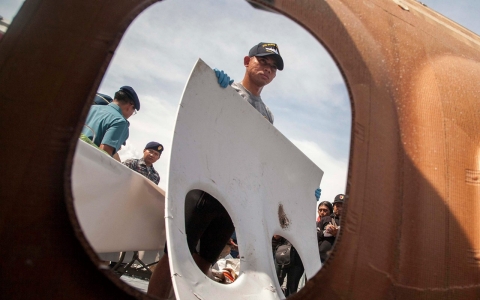 Thumbnail image for AirAsia search patrol may have found plane's tail in hunt for black boxes