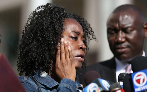 Thumbnail image for Family of black man killed by Florida police officer demands answers