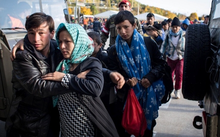 Scuffles at European borders as refugees lose patience