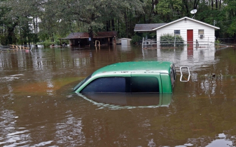 Thumbnail image for 'Fire hose' of rain in Carolinas leaves at least 12 dead