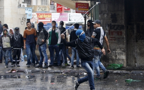 Thumbnail image for Hundreds of Palestinians, three Israelis injured as tensions remain high