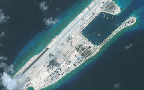 Thumbnail image for US mulls sailing near disputed South China Sea islands