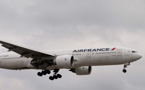 Thumbnail image for FAA: Two Air France US-to-Paris flights diverted